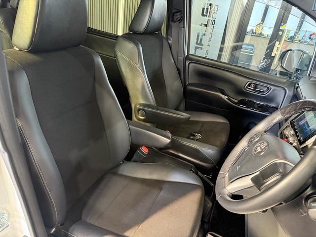 ノア ハイブリッドＳｉ　ダブルバイビーＩＩＩ　修復歴無　禁煙　２年保証付　モデリスタエアロＦ／Ｓ／Ｒ　両側パワードア　純正ナビフルセグＴＶ　バックカメラ　リアモニター　ドラレコＦＲ　トヨタセーフティセンス（17枚目）