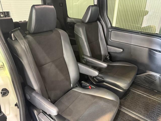 ノア ハイブリッドＳｉ　ダブルバイビーＩＩＩ　修復歴無　禁煙　２年保証付　モデリスタエアロＦ／Ｓ／Ｒ　両側パワードア　純正ナビフルセグＴＶ　バックカメラ　リアモニター　ドラレコＦＲ　トヨタセーフティセンス（18枚目）