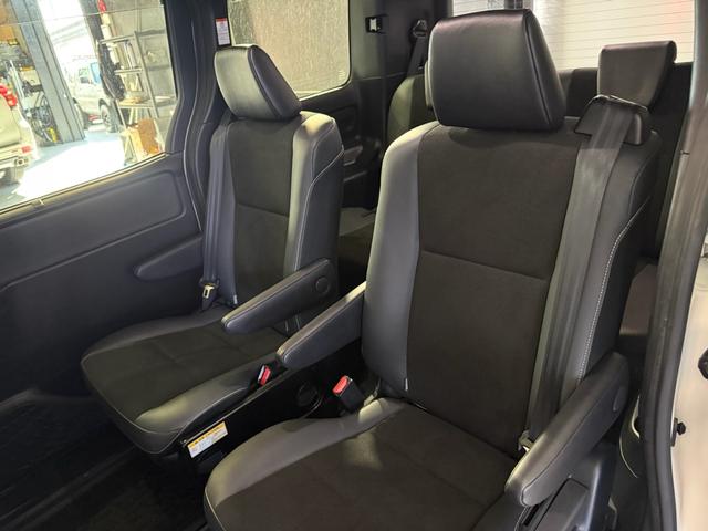 ノア ハイブリッドＳｉ　ダブルバイビーＩＩＩ　修復歴無　禁煙　２年保証付　モデリスタエアロＦ／Ｓ／Ｒ　両側パワードア　純正ナビフルセグＴＶ　バックカメラ　リアモニター　ドラレコＦＲ　トヨタセーフティセンス（22枚目）