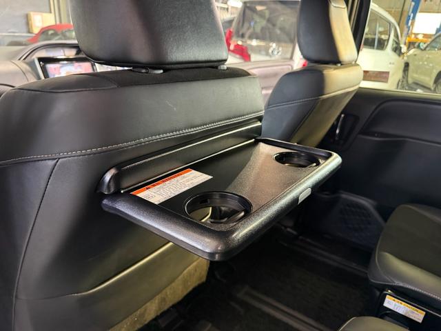 ノア ハイブリッドＳｉ　ダブルバイビーＩＩＩ　修復歴無　禁煙　２年保証付　モデリスタエアロＦ／Ｓ／Ｒ　両側パワードア　純正ナビフルセグＴＶ　バックカメラ　リアモニター　ドラレコＦＲ　トヨタセーフティセンス（23枚目）