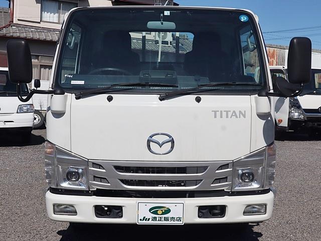 平ボディ　積載１．５ｔ　標準１０尺フラットロー　荷台床鉄板張　積載１５５０Ｋｇ　１０尺　フラットロー　誤発進抑制機能　プリクラッシュ　ＬＤＷＳ　ＥＳＣ　ＬＥＤライト　ナビ　ＴＶ　ＥＴＣ　キーレス　モケットシート　スペアキー　Ｗエアバック　あおりロープ穴３対(3枚目)