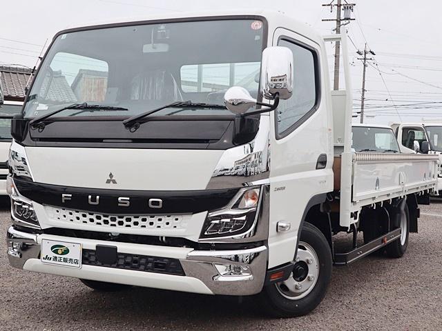 キャンター ワイドロング全低床　平ボディ　積載２ｔ　車両総重量５ｔ未満　積載２ｔ　平ボディ　ワイド　幅広荷台　ロング　全低床　ＦＯＧ　　アクティブサイドガードアシスト　あおりロープ穴　あおりアルミ笠木　鳥居鉄板張り　路肩灯　運転席アームレスト　ＬＤＷＳ　ＡＥＢＳ　ＥＳＰ（2枚目）