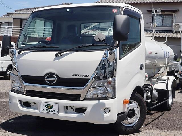 デュトロ ＰＴＯ散水車　積載３ｔ　サカイ製　ＳＴ３ＭＢ　前後散水　散水車　サカイ　ＳＴ３ＭＢ　ＰＴＯベルト駆動　前後散水　積載３ｔ　許容量３０００Ｌ　ＶＳＣ　ＴＲＣ　ＥＴＣ　左電格ミラー　ビニル放水ホース　放水銃　スペアキー３本　スタッドレスタイヤ　取説　上物取説（2枚目）