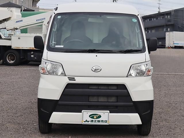 ハイゼットグランカーゴ 冷蔵冷凍車　積載３５０ＫＧ　東海特装車　デンソー　ＡＴ限定　－２〜＋３５℃設定　冷凍機能－３℃まで確認　荷室カーテン　両側スライドドア　ＥＴＣ　Ｗエアバッグ　ＫＦエンジン・５３馬力　車両総重量１４５０Ｋｇ　社外オーディオ　フロアマット（3枚目）
