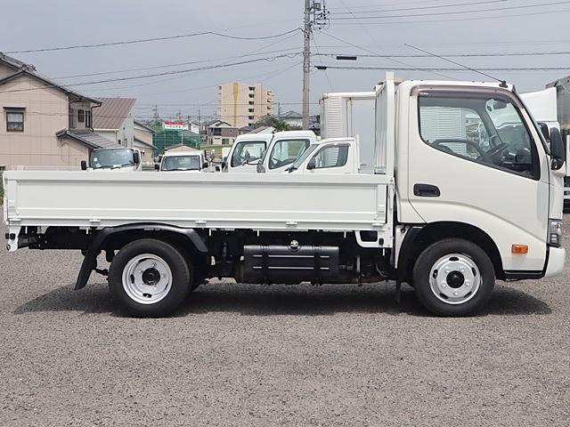 ダイナトラック 平ボディ　積載２ｔ　標準１０尺全低床　車両総重量４４１５ＫＧ　平ボディ　積載２０００ｋｇ　フルジャストロー（8枚目）