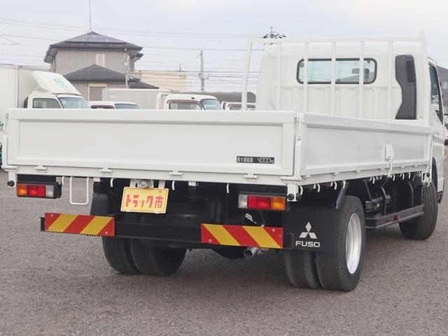 キャンター 積載４ｔ　平ボディ　ワイドロング　広幅荷台　全低床　床フック　積載４ｔ　平ボディ　ワイド　広幅荷台　ロング　全低床　ＥＴＣ　キーレス　床フック　メッキパーツ　フォグランプ　車両総重量７０７５Ｋｇ　４Ｐ１０ターボエンジン・１５０馬力（5枚目）