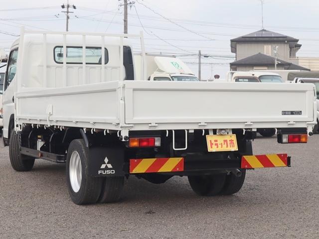 キャンター 積載４ｔ　平ボディ　ワイドロング　広幅荷台　全低床　床フック　積載４ｔ　平ボディ　ワイド　広幅荷台　ロング　全低床　ＥＴＣ　キーレス　床フック　メッキパーツ　フォグランプ　車両総重量７０７５Ｋｇ　４Ｐ１０ターボエンジン・１５０馬力（7枚目）
