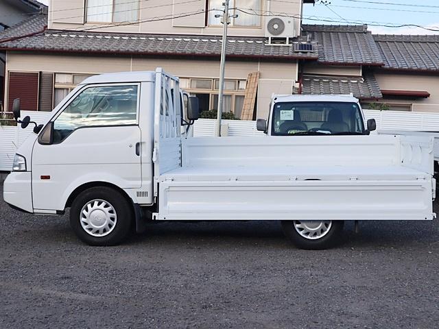ボンゴトラック DX 平ボディ 積載1150kg 車両総重量2620kg ワイドローシングル ロング スチールデッキ ナビ ETC キーレスキー 左電動ミラー Wエアバッグ 取説 スペアキー L8・102馬力 フロアマット(13枚目)