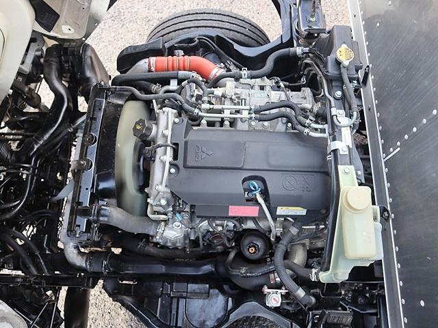 キャンター アルミバン　積載２ｔ　標準１０尺　全低床　パブコ　左サイド扉　左スライドドア　全低床　ＬＤＷＳ　ＥＺＧＯ　ナビ　ＴＶ　バックカメラ　ＥＴＣ　左電格ミラー　車両総重量４６８５Ｋｇ　４Ｐ１０ターボ１３０馬力　荷台地上高約８８ｃｍ（14枚目）