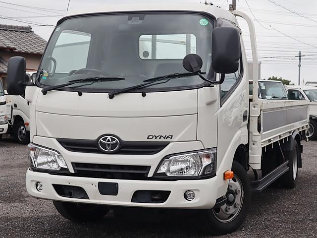 ダイナトラック 平ボディ　積載２ｔ　標準ハイキャブロング　フルジャストロー　ＰＣＳ　ＬＤＡ　ＶＳＣ　ＴＲＣ　ＥＴＣ　スマートキー　フォグランプ　車両総重量４７５５Ｋｇ　Ｎ０４Ｃターボ１３６馬力　車両取説　左電格ミラー　Ｗエアバック　サイドバイザー（2枚目）
