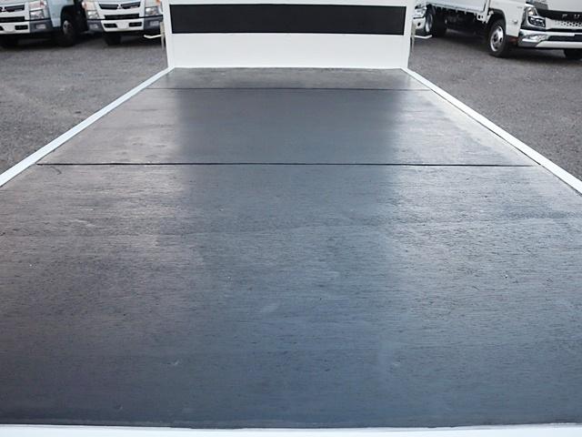 トヨエース 平ボディ 積載1.5t車両総重量3465KG 新普通免許対応 標準 フルジャストロー ナビ TV ETC キーレス フォグランプ Wエアバッグ 1TRエンジン・133馬力 保証書 記録簿 取説 スペアキー2本 フロアマット・バイザー 荷台床板張替済(11枚目)