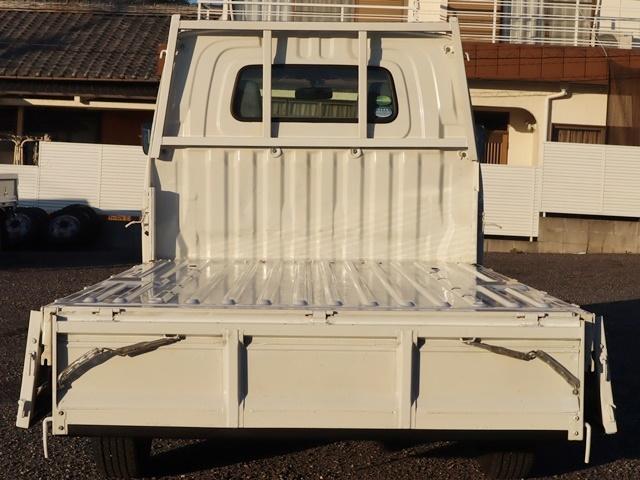 ライトエーストラック DX 積載800Kg 平ボディ Wエアバッグ 車両総重量2040Kg 3SZ・97馬力 荷台地上高72cm 保証書 記録簿 取説 スタッドレスタイヤ フロアマット・バイザー(11枚目)