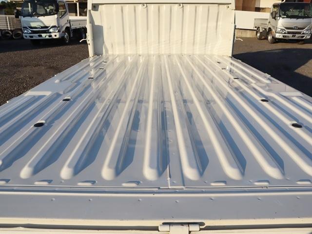 ライトエーストラック DX 積載800Kg 平ボディ Wエアバッグ 車両総重量2040Kg 3SZ・97馬力 荷台地上高72cm 保証書 記録簿 取説 スタッドレスタイヤ フロアマット・バイザー(12枚目)