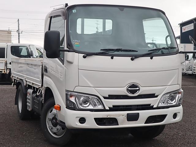 デュトロ 平ボディ　積載３０００ｋｇ　車両総重量５５５５ｋｇ（3枚目）