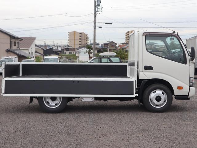 デュトロ 平ボディ・積載３ｔ・標準１０尺・全低床　ＶＳＣ　ＴＲＣ　ＥＴＣ　ＬＥＤヘッド　左電格ミラー　Ｂ／Ｔオーディオ　車両総重量５５５５Ｋｇ　Ｎ０４Ｃターボ１５０馬力　荷台地上高約８５ｃｍ　荷台床板張替済　保証書　取説（10枚目）