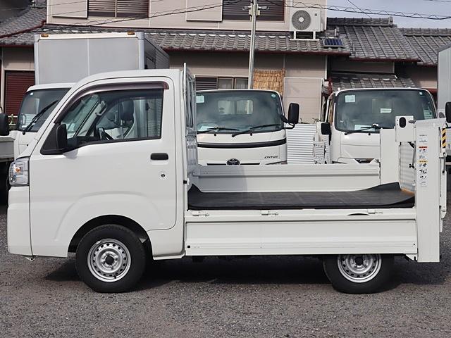ハイゼットトラック 平ボディ　積載３５０Ｋｇ　垂直式テールリフト　ＡＴ限定免許　新明和ＲＥ０４　垂直式パワーゲート　リフト能力３５０Ｋｇゲート長６６ｃｍ　ナビＴＶ　キーレス　ドラレコ　ＷエアＢ　荷台ゴムマット　車両総重量１３６０Ｋｇ　保証書　記録簿　取説　Ｐ／Ｇ取説　スペアキー（13枚目）