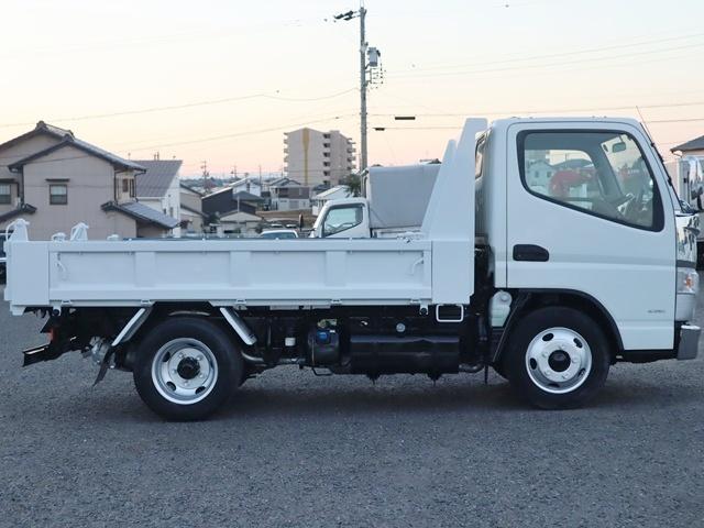 キャンター 強化ダンプ　積載３ｔ　全低床　極東開発　三方開　中間ピン　極東開発ＤＤ０２　コボレーン　歩み掛け　左電格ミラー　ＥＴＣ　キーレス　車両総重量５９６５Ｋｇ　４Ｐ１０ターボ１５０馬力　荷台地上高８６ｃｍ　ダンプ動作確認済　取説　ダンプ取説　フロアマット（8枚目）