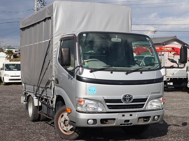 ダイナトラック 平ボディ　リフト　幌付き　積載１３５０ｋｇ　ＴＥＣＳ　標準　幌カーテン　トヨタ車体　垂直パワーゲート　標準１０尺　フルジャストロー　ナビ　ＴＶ　バックカメラ　ＥＴＣ　フォグランプ　左電格ミラー　車両総重量３７８５ＬＫｇ　リフト能力４００ＫＧゲート超１２０ｃｍ（3枚目）