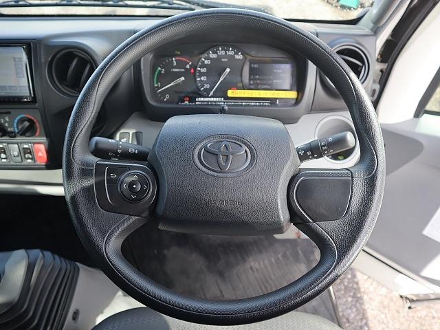 ダイナトラック 平ボディ　積載３．５ｔ　車両総重量６７７５ＫＧ　ナビＴＶ　ワイド　幅広荷台　超ロング　ＰＣＳ　ＰＫＳＢ　ＬＤＡ　ＶＳＣ　ＴＲＣ　Ｃソナー　バックカメラ　Ｄインナーミラー　ＥＴＣ　スマートキー　電動パーキングＢ　ＬＥＤヘッド　ドラレコ　フォグランプ（5枚目）