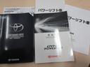 ダイナトラック 平ボディ　リフト　幌付き　積載１３５０ｋｇ　ＴＥＣＳ　標準　幌カーテン　トヨタ車体　垂直パワーゲート　標準１０尺　フルジャストロー　ナビ　ＴＶ　バックカメラ　ＥＴＣ　フォグランプ　左電格ミラー　車両総重量３７８５ＬＫｇ　リフト能力４００ＫＧゲート超１２０ｃｍ（6枚目）