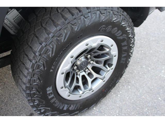 ダッジ・ラム １５００　ＴＲＸ　クルーキャブ　４ｘ４　新車並行　１オーナー　６．２Ｌ　ＳＲＴ　ＨＥＭＩ　Ｖ８　８速Ａ／Ｔ　レベル２ＰＫＧ　パノラマルーフ　ハーマンカードン　パワーサイドステップ　ビードロックアルミ　カーボンＰＫＧ　レッドアクセント　ＨＵＤ（42枚目）