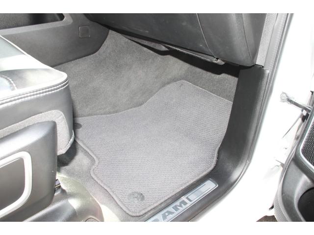 ダッジ・ラム １５００　ララミー　クワッドキャブ　４ｘ２　５．７Ｌ　Ｖ８　ＨＥＭＩ　８速Ａ／Ｔ　レザーシート　ハードトノ－カバー　ベッドライナー　プッシュスタート　アップルカープレイ　ＥＴＣ　シートヒーター＆クーラー　ハンドルヒーター　ＬＥＤヘッド＆フォグ（27枚目）