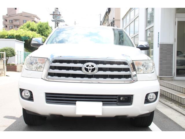 セコイア プラチナム　新車並行　１オーナー　５．７Ｖ８　４Ｘ４　レザーシート　サンルーフ　パワーテールゲート　フロントシートヒーター＆クーラー　　電動格納ミラー　ランニングボード　ＨＤＤナビ　地デジ　ＥＴＣ　レーダー（3枚目）