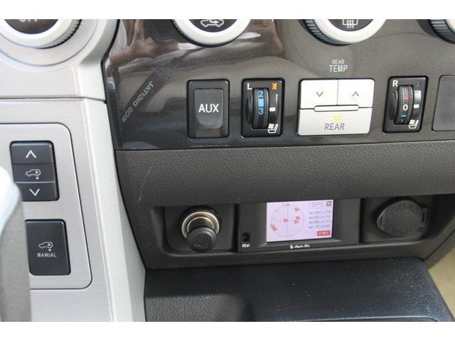 セコイア プラチナム　新車並行　１オーナー　５．７Ｖ８　４Ｘ４　レザーシート　サンルーフ　パワーテールゲート　フロントシートヒーター＆クーラー　　電動格納ミラー　ランニングボード　ＨＤＤナビ　地デジ　ＥＴＣ　レーダー（17枚目）