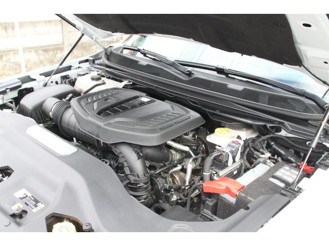 ジープ・グランドワゴニア オブシディアン　３．０Ｌ　ハリケーンツインターボ　４ｘ４　８速Ａ／Ｔ　アイドリングストップ　エアサスペンション　Ｍｃｉｎｔｏｓｈオーディオ　ヘッドアップディスプレイ　リアモニター　助手席モニター　ワイヤレスチャージング　パノラマルーフ　パワーサイドステップ（68枚目）
