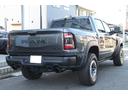 ダッジ・ラム １５００　ＴＲＸ　クルーキャブ　４ｘ４　新車並行　１オーナー　６．２Ｌ　ＳＲＴ　ＨＥＭＩ　Ｖ８　８速Ａ／Ｔ　レベル２ＰＫＧ　パノラマルーフ　ハーマンカードン　パワーサイドステップ　ビードロックアルミ　カーボンＰＫＧ　レッドアクセント　ＨＵＤ（2枚目）