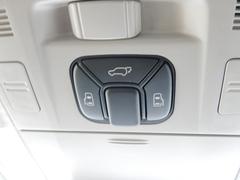 両側電動スライドドア、パワーバックドアは運転席からもスイッチ一つで操作可能です！ 7