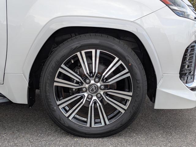 純正オプションの２２インチ鍛造ホイールも付いております♪