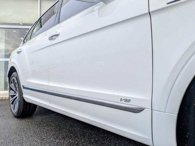ベンテイガ Ｖ８　買取車　１オーナー　マリナーＤスペック　Ｆコンフォートスペック　有償カラーＡＲＣＴＩＣＡ　　純正２２ＡＷ　コントラストステッチ　ＴＶチューナー　前後ドライブレコーダー　ＧＰＳレーダー（12枚目）
