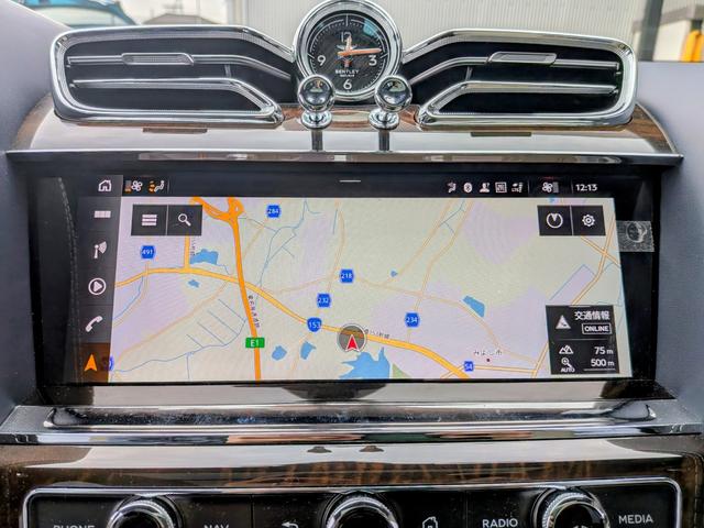 ベンテイガ Ｖ８　買取車　１オーナー　マリナーＤスペック　Ｆコンフォートスペック　有償カラーＡＲＣＴＩＣＡ　　純正２２ＡＷ　コントラストステッチ　ＴＶチューナー　前後ドライブレコーダー　ＧＰＳレーダー（56枚目）