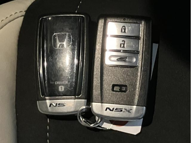 ＮＳＸ ベースグレード　カーボンファイバールーフ、エクステリア、インテリアスポーツパッケージ、エンジンカバー、カーボンセラミックローターレッドキャリパー、インターウーブンペイント（21枚目）