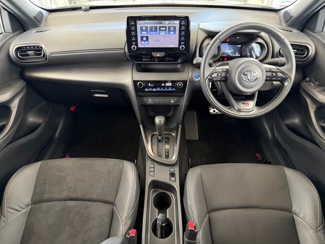 ヤリスクロス ハイブリッドGRスポーツ Bluetooth対応ナビ全方位カメラETC車載器アルミホイール(4枚目)