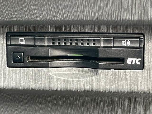 プリウスアルファ Ｓ　チューン　ブラック　純正ＳＤナビ　バックカメラ　ＥＴＣ　ステアリングスイッチ　ヘッドライトウォッシャー　スマートキー　プッシュスタート　フロントフォグライト　オートライト　オートエアコン　パワーウィンドウ（5枚目）