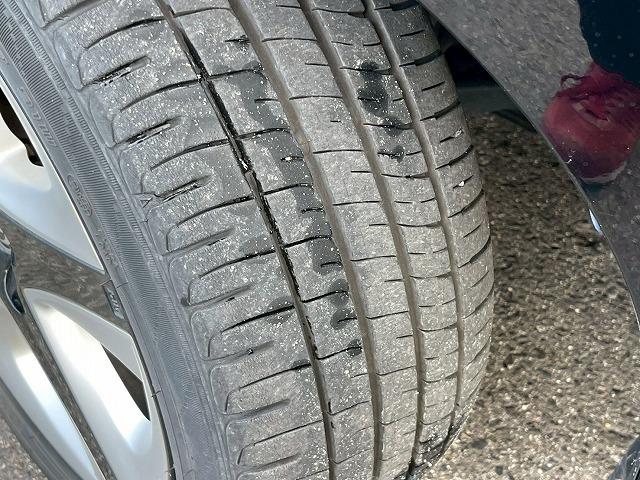 プリウス ♪A “ツーリングセレクション” パーキングアシスト ブラインドスポットモニター レザーシート シートヒーター AC100V電源 レーダークルーズコントロール 純正9インチSDナビ ETC クリアランスソナー ヘッドアップディスプレイ(27枚目)