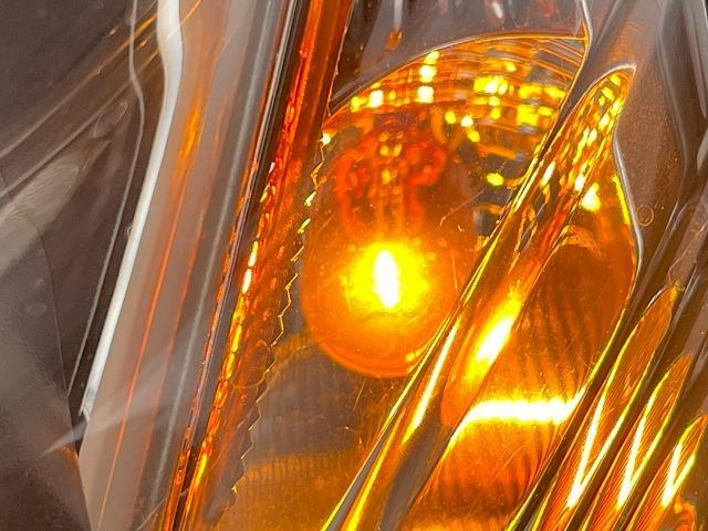 プリウス ♪A “ツーリングセレクション” パーキングアシスト ブラインドスポットモニター レザーシート シートヒーター AC100V電源 レーダークルーズコントロール 純正9インチSDナビ ETC クリアランスソナー ヘッドアップディスプレイ(30枚目)