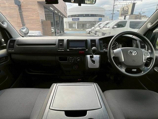 ハイエースバン DXGLパッケージ トヨタセーフティセンス メモリナビ バックカメラ フルセグTV レーンキープアシスト オートライト キーレスエントリー ヘッドライトレベライザー オートハイビーム ステアリングスイッチ(2枚目)