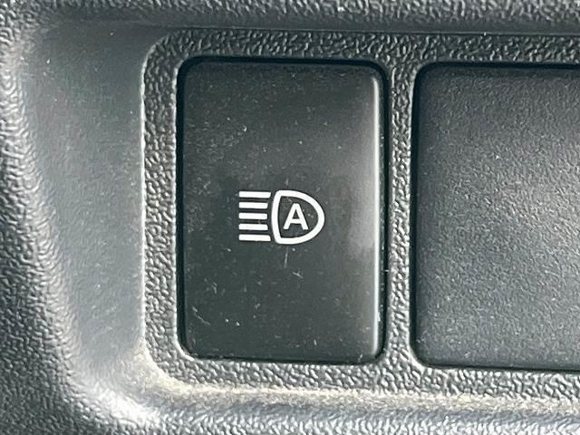 ハイエースバン DXGLパッケージ トヨタセーフティセンス メモリナビ バックカメラ フルセグTV レーンキープアシスト オートライト キーレスエントリー ヘッドライトレベライザー オートハイビーム ステアリングスイッチ(6枚目)