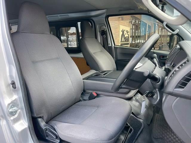 ハイエースバン DXGLパッケージ トヨタセーフティセンス メモリナビ バックカメラ フルセグTV レーンキープアシスト オートライト キーレスエントリー ヘッドライトレベライザー オートハイビーム ステアリングスイッチ(8枚目)