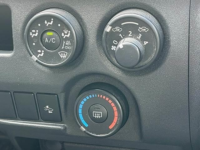 ハイエースバン DXGLパッケージ トヨタセーフティセンス メモリナビ バックカメラ フルセグTV レーンキープアシスト オートライト キーレスエントリー ヘッドライトレベライザー オートハイビーム ステアリングスイッチ(12枚目)