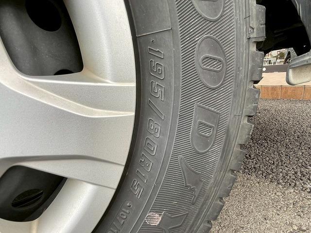 ハイエースバン DXGLパッケージ トヨタセーフティセンス メモリナビ バックカメラ フルセグTV レーンキープアシスト オートライト キーレスエントリー ヘッドライトレベライザー オートハイビーム ステアリングスイッチ(26枚目)