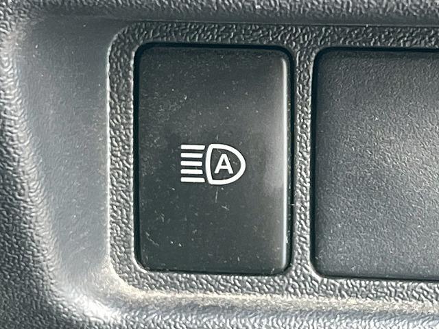 ハイエースバン DXGLパッケージ トヨタセーフティセンス メモリナビ バックカメラ フルセグTV レーンキープアシスト オートライト キーレスエントリー ヘッドライトレベライザー オートハイビーム ステアリングスイッチ(53枚目)