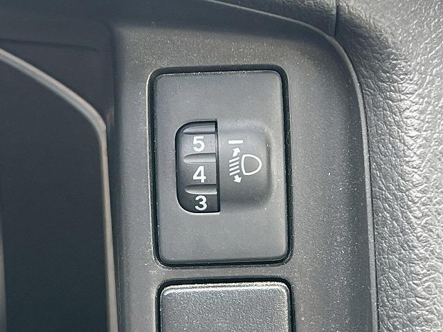 ハイエースバン DXGLパッケージ トヨタセーフティセンス メモリナビ バックカメラ フルセグTV レーンキープアシスト オートライト キーレスエントリー ヘッドライトレベライザー オートハイビーム ステアリングスイッチ(57枚目)