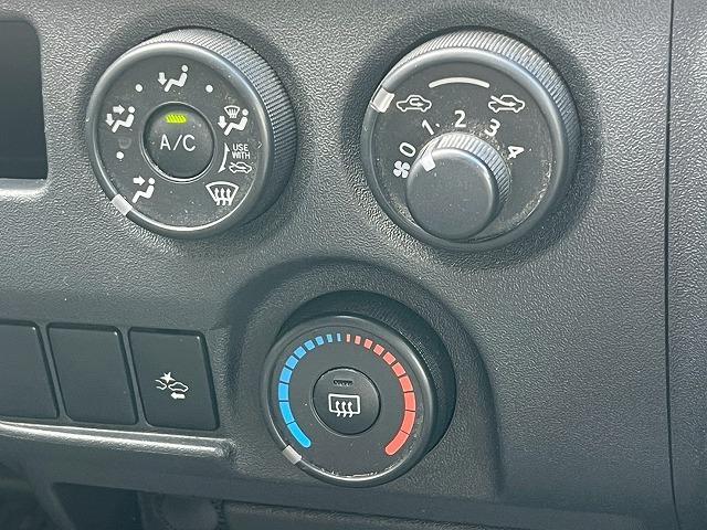 ハイエースバン DXGLパッケージ トヨタセーフティセンス メモリナビ バックカメラ フルセグTV レーンキープアシスト オートライト キーレスエントリー ヘッドライトレベライザー オートハイビーム ステアリングスイッチ(60枚目)