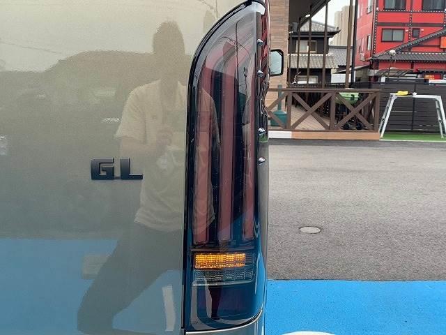 ハイエースワゴン VANLIFEオリジナル ベガ 新車 電動ドア 全周囲カメラ アルパインナビ 電子レンジ 冷蔵庫 丸目ヘッドライト ヴァレンティテール ジャオスマッドガード 後席モニター 衝突軽減ブレーキ スマートキー プッシュスタート 走行充電(14枚目)