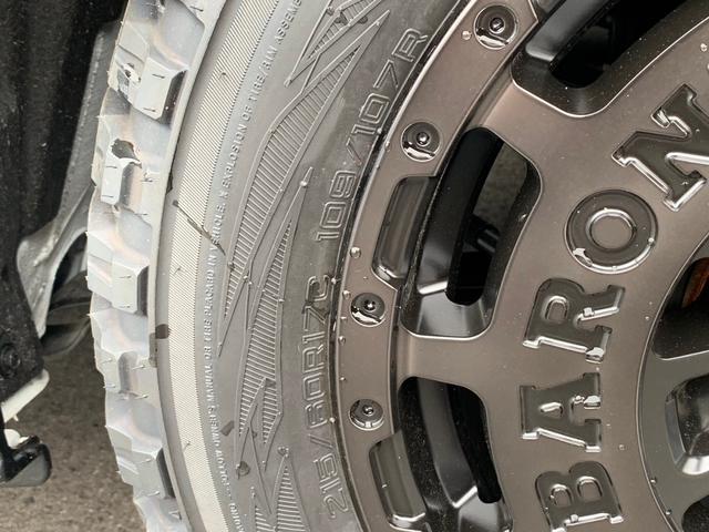 ハイエースワゴン VANLIFEオリジナル ベガ 新車 電動ドア 全周囲カメラ アルパインナビ 電子レンジ 冷蔵庫 丸目ヘッドライト ヴァレンティテール ジャオスマッドガード 後席モニター 衝突軽減ブレーキ スマートキー プッシュスタート 走行充電(29枚目)