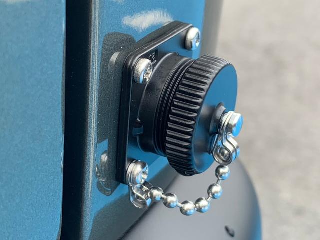 ハイエースワゴン VANLIFEオリジナル ベガ 新車 電動ドア 全周囲カメラ アルパインナビ 電子レンジ 冷蔵庫 丸目ヘッドライト ヴァレンティテール ジャオスマッドガード 後席モニター 衝突軽減ブレーキ スマートキー プッシュスタート 走行充電(37枚目)